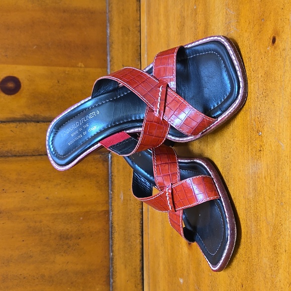 Donald J Pliner Sandals - Picture 16 of 16